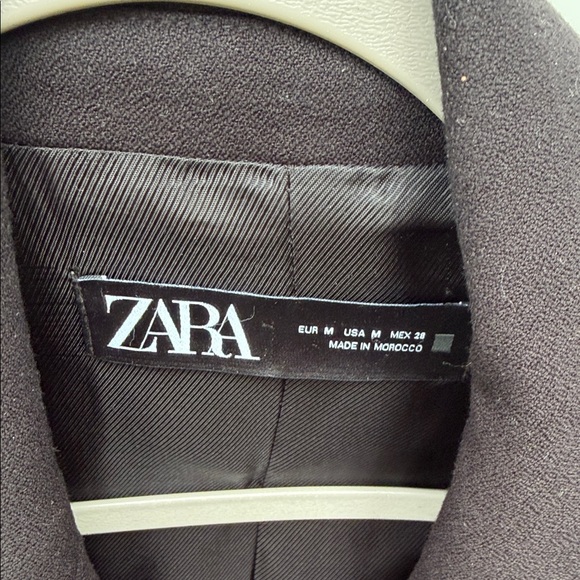 Zara Women's Elegant Black Blazer - Picture 3 of 3